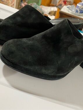 Giani Bini Women’s Black Suede Slip-On Clogs